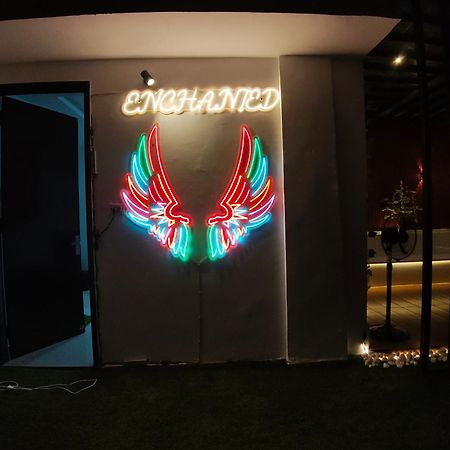 ホテル Enchanted The Roof Rekha, With Private Trace Garden ニューデリー エクステリア 写真