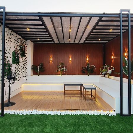 ホテル Enchanted The Roof Rekha, With Private Trace Garden ニューデリー エクステリア 写真