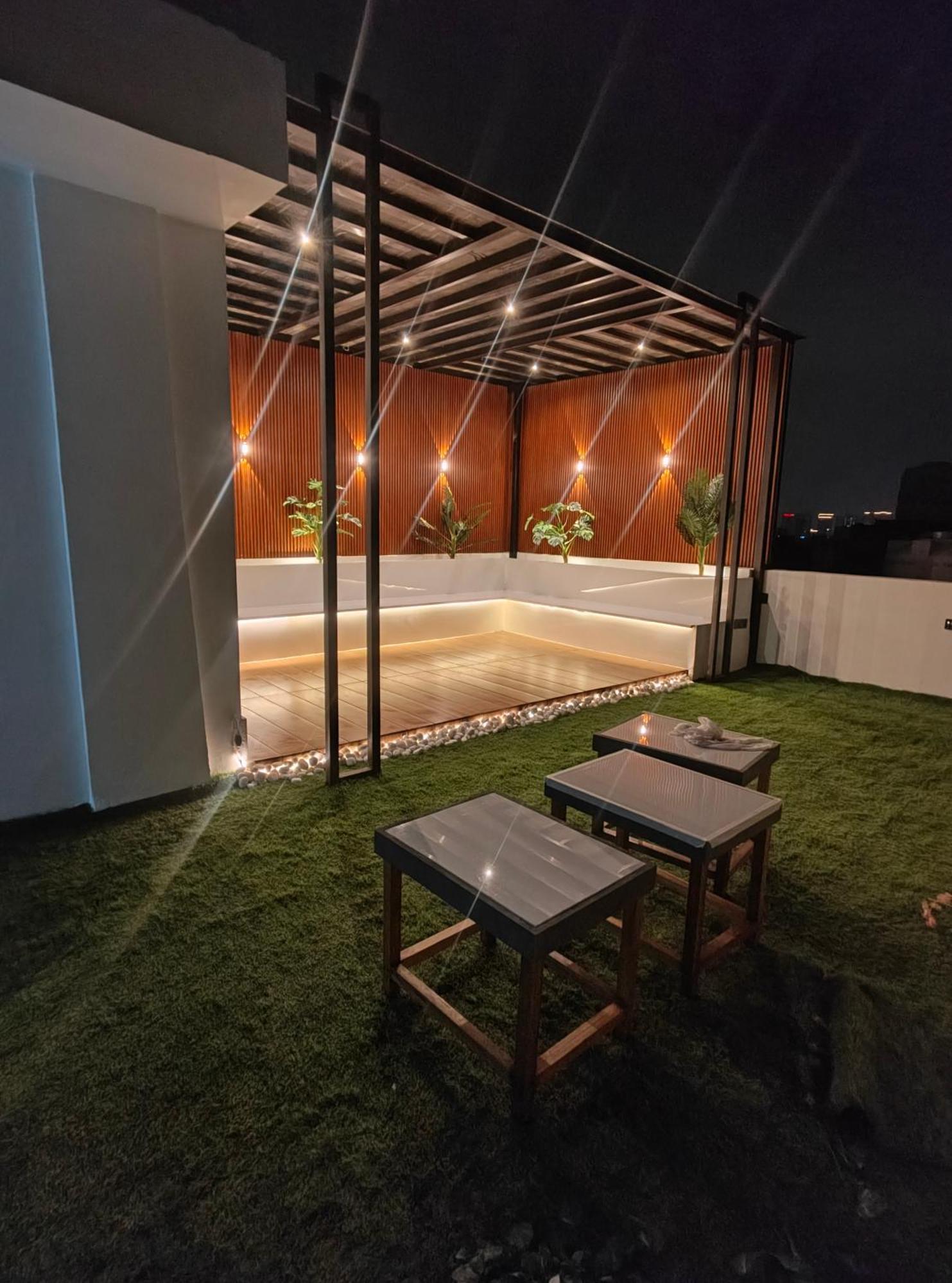 ホテル Enchanted The Roof Rekha, With Private Trace Garden ニューデリー エクステリア 写真